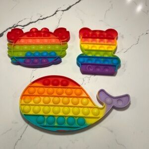 3‑Piece Colorful Rainbow Pop Fidget Toy Set – Whale, Crab & Bear
